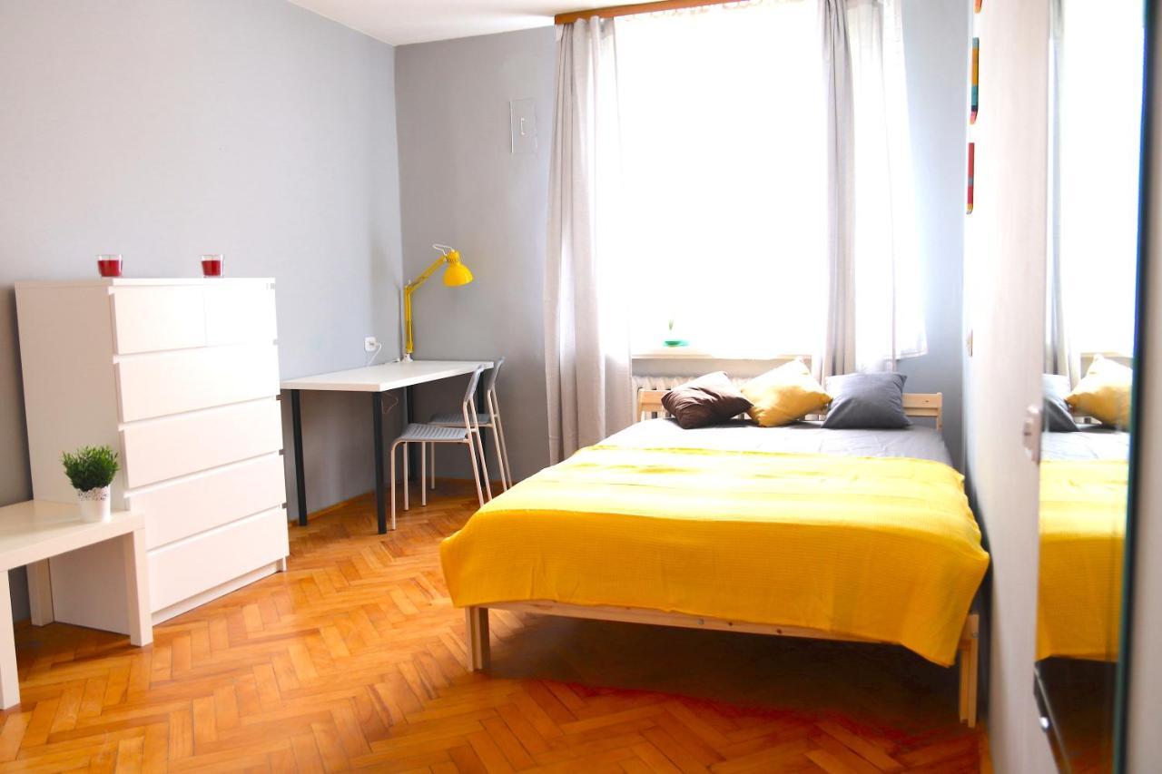 - Ul Grochowa Apartment *